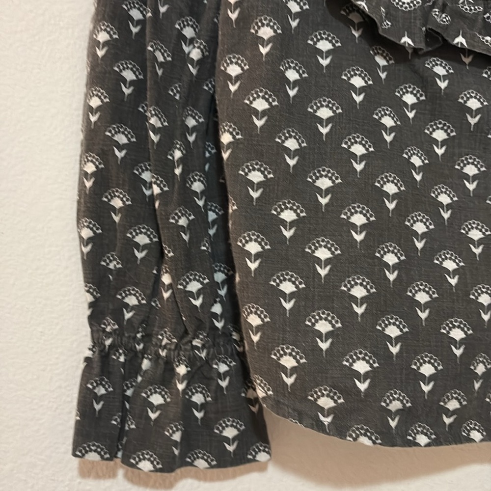 Matta Gray Printed Ruffle Button Down Top Sz Xs E… - image 2